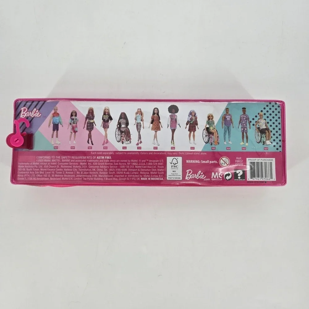 Mattel - Barbie FASHIONISTAS DOLL #135 (Vitiligo, Curly Brunette Hair) GYG08